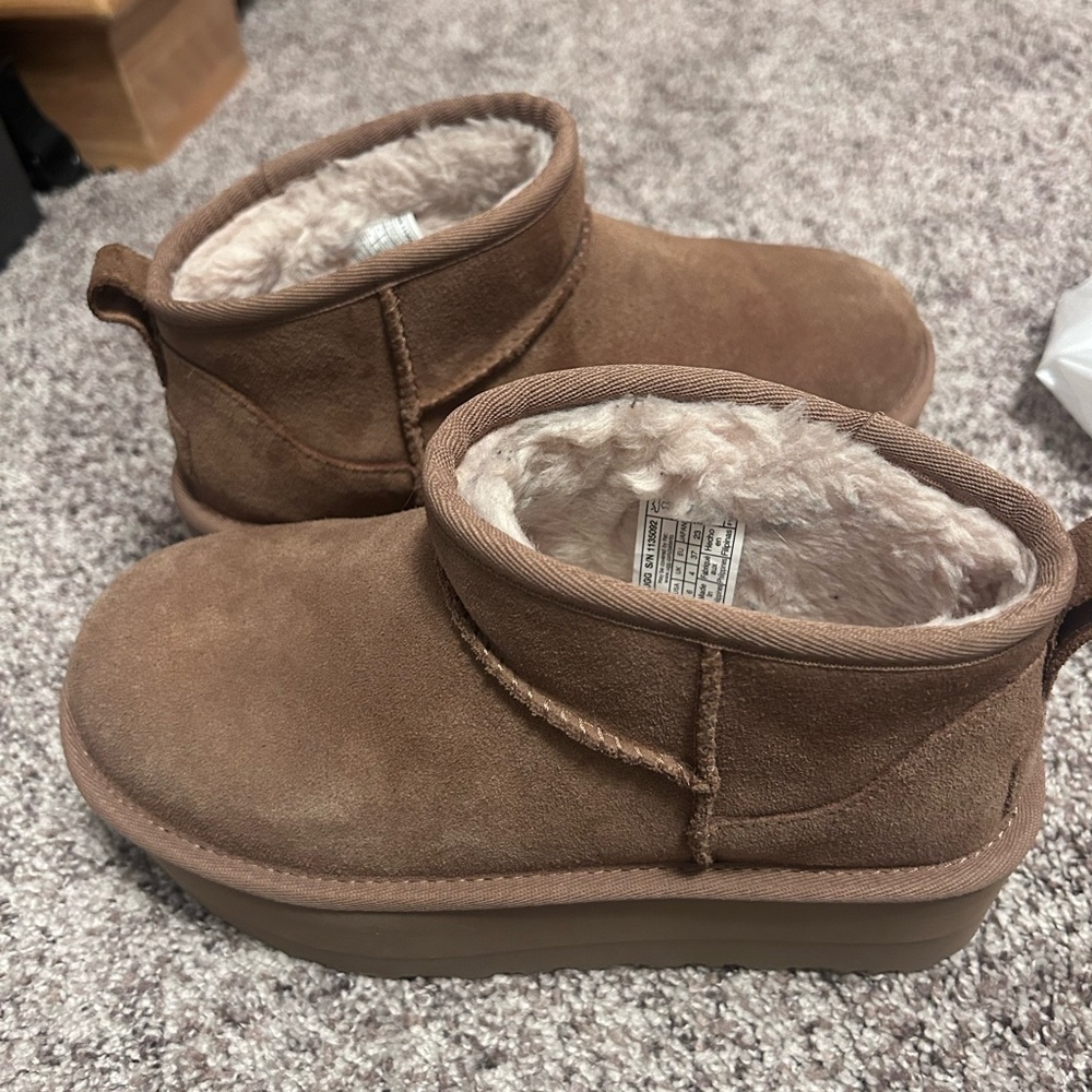 🐻UGG Women’s Ultra Mini Platform Chestnut size 6